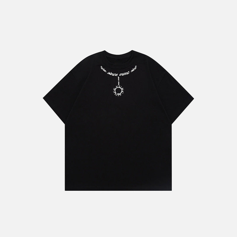 Front view of the black Loose Chain Printed T-shirt in a gray background 