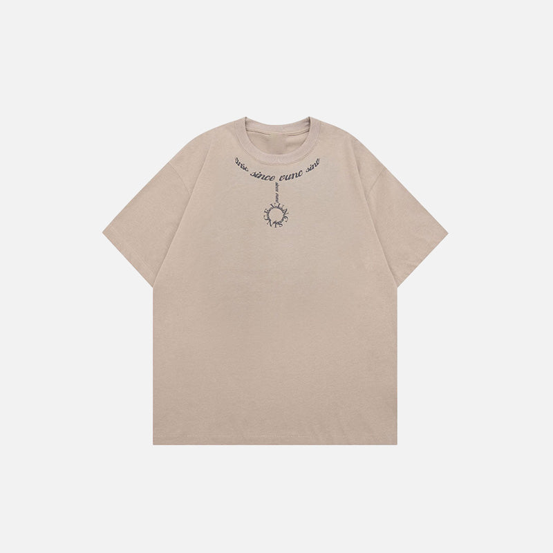 Front view of the camel Loose Chain Printed T-shirt in a gray background 