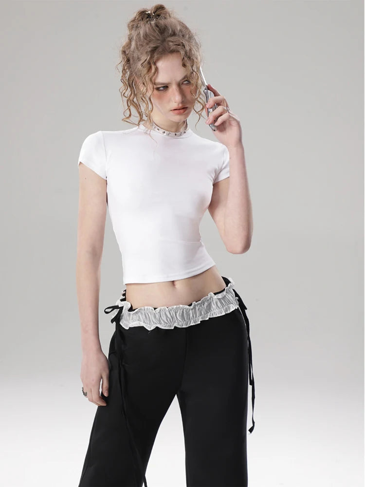 Model wearing the white Women's Basic Solid Color T-shirt