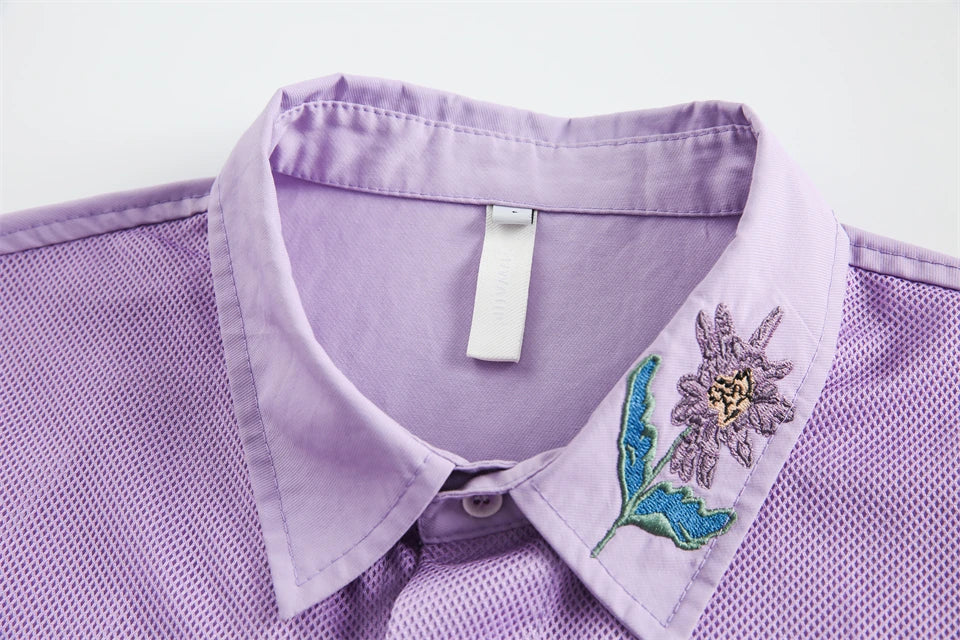 The collar of the Women's Purple Rose T-shirt from DAXUEN.