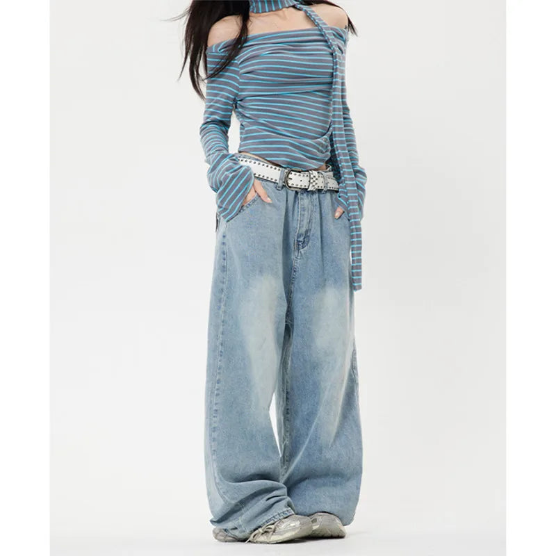 Model wearing the blue Baggy Striped Wide-Leg Jeans in a gray background