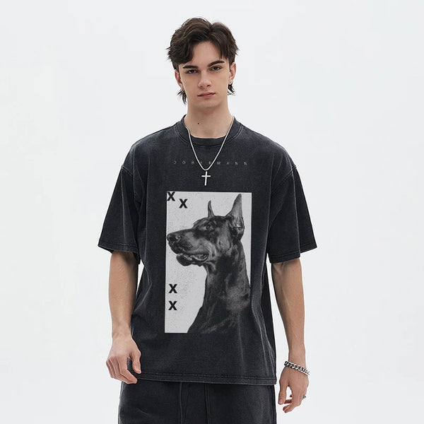 Camiseta con gráfico de perro dóberman