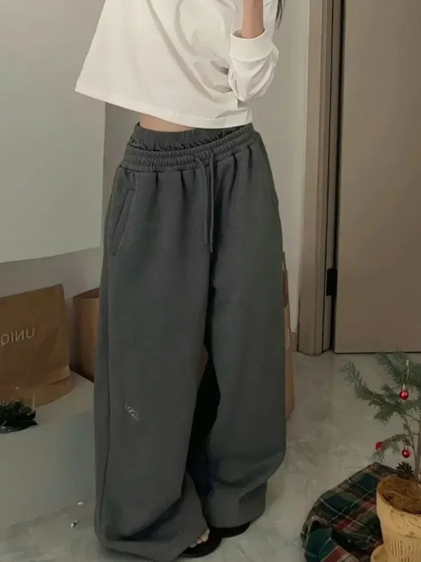 Model wearing the dark grey Baggy Elastic Waist Sweatpants