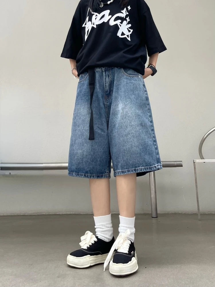 A model wearing the Y2K Baggy Vintage Women's Jorts from DAXUEN