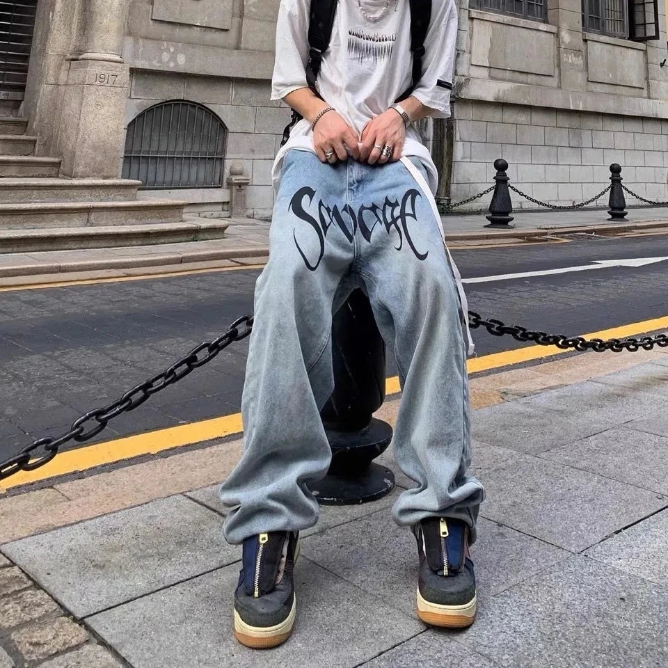 Model wearing the blue Vintage Loose baggy Jeans